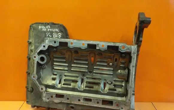 Jaguar XF X250 Oil sump 4R8Q6U004EB