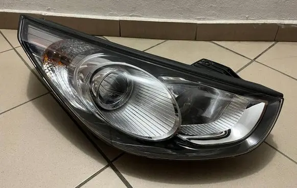 Hyundai ix35 Headlight/headlamp 92102-2Y