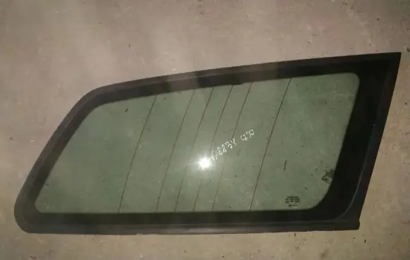 Volvo V50 Rear side window