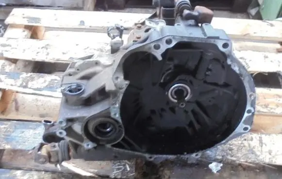 Nissan Almera Tino Manual 4 speed gearbox 