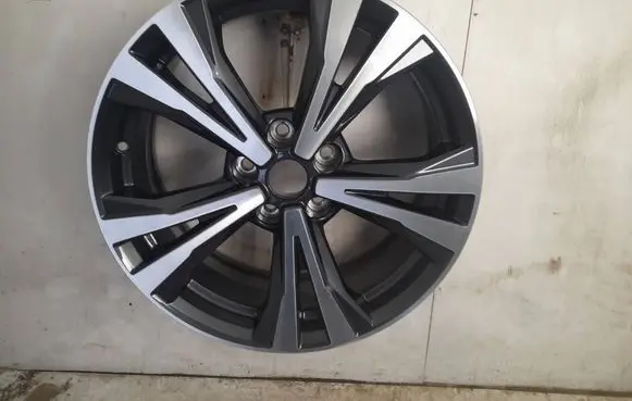 Nissan Qashqai R18 alloy rim HV03B-MB94