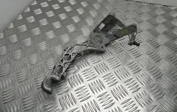 Mercedes-Benz C AMG W205 Air filter cleaner box bracket assembly A6510940427