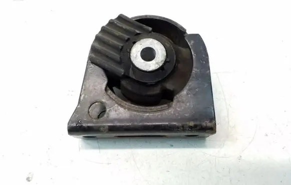 Toyota Avensis T270 Engine mount bracket