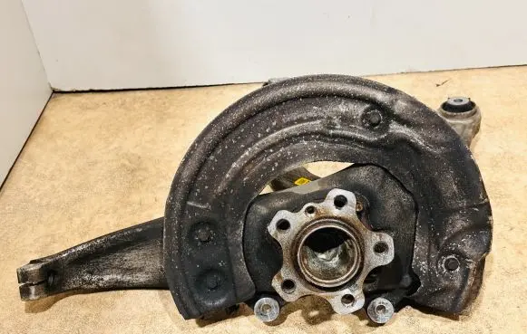 Front wheel hub spindle knuckle