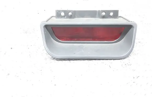 Third/center stoplight