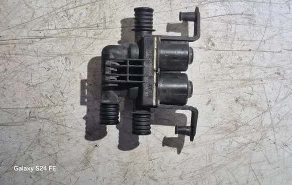 BMW 5 E60 E61 Coolant heater control valve 6931708 1147412181 060621