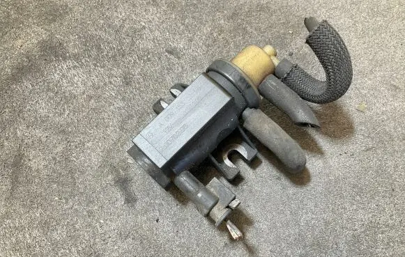 Mercedes-Benz Sprinter W906 Turbo solenoid valve A0091533128 15T282 70078208