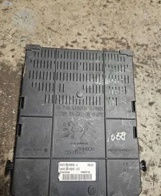 Citroen C5 Fuse module 28119247 F03670718 281208364