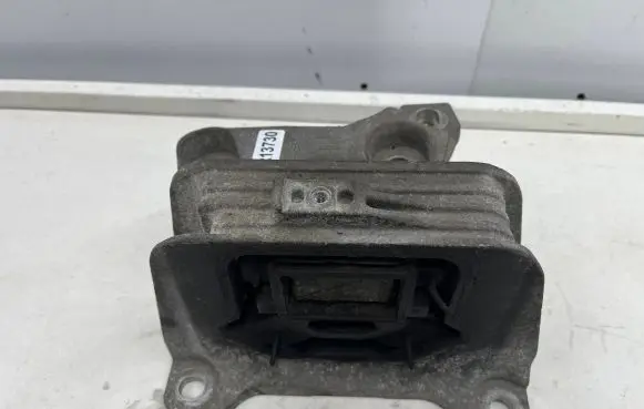 Opel Movano B Engine mount bracket 112108180r