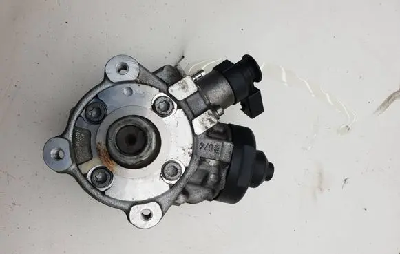 Audi A4 S4 B8 8K Fuel injection high pressure pump 0445010507 03L130755 04241008