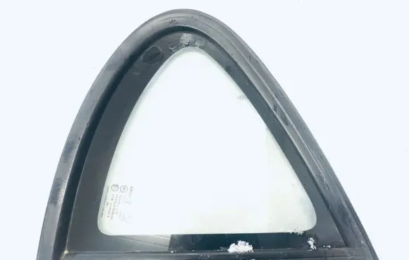 Chevrolet Tacuma Rear side window