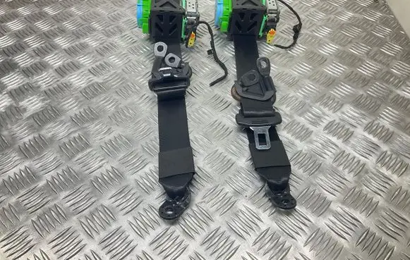 Audi TT TTS Mk2 Front seatbelt 8J8857705D