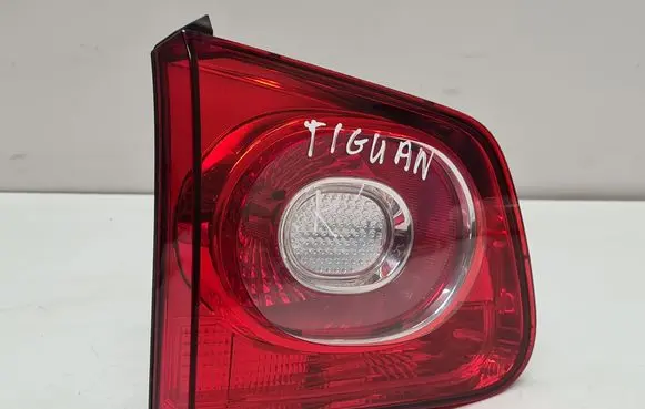 Volkswagen Tiguan Tailgate rear/tail lights 5N0945093B