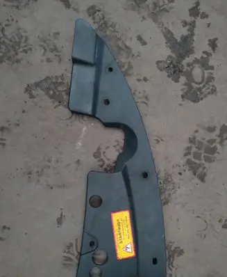 Engine bonnet/hood lock trim molding