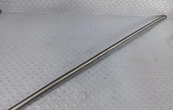 Mercedes-Benz 200 300 W123 Fender trim (molding)