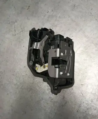 BMW X6 F16 Front door lock 7362781