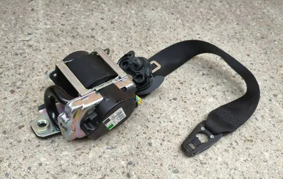 Mercedes-Benz C W205 Front seatbelt 622765800 0589910021 95R0000