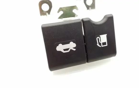 Nissan Qashqai Fuel tank opening switch 