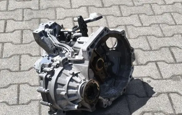 Volkswagen PASSAT B7 Manual 6 speed gearbox MYP 260623HR1145