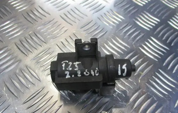Toyota Avensis T250 Valve vacuum 25819-0R011
