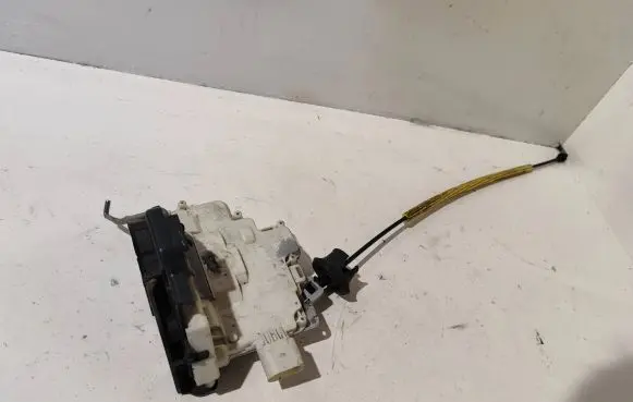 Audi A6 S6 C6 4F Front door lock 4F0839016