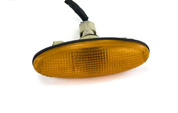 Mazda 626 Front fender indicator light 21461612