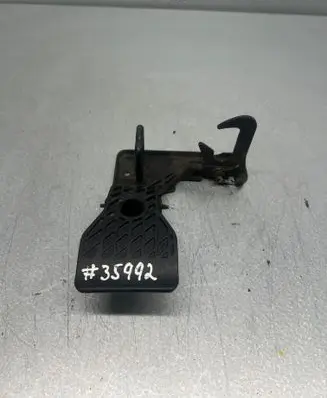 Audi A3 S3 8P Engine bonnet/hood lock/latch loop/hook 8P0823480A