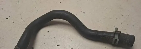 Engine coolant pipe/hose