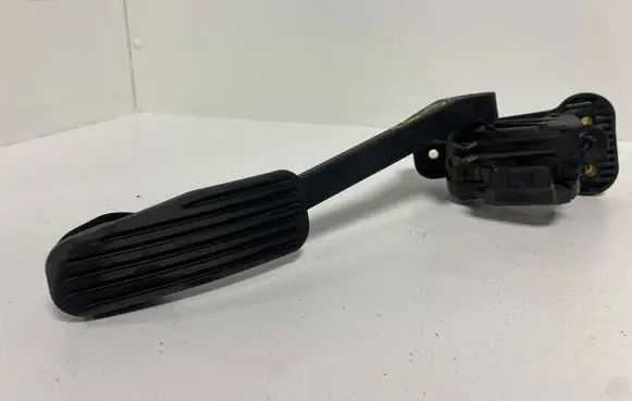 Volvo V70 Accelerator throttle pedal 30683514 6PV00853713