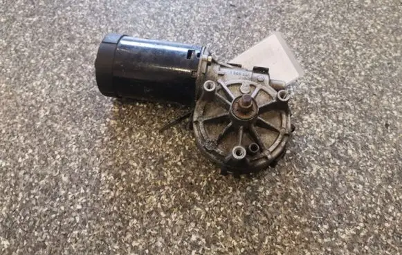 Mercedes-Benz E W210 Wiper motor 0390241420