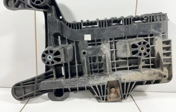 Skoda Octavia Mk2 (1Z) Battery tray 1K0915333