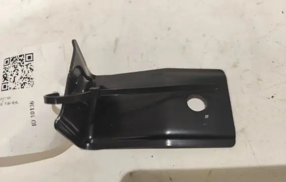 Volkswagen Tiguan Fender mounting bracket 5NA809471A