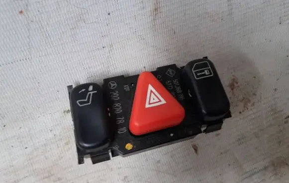 Mercedes-Benz C W202 Hazard light switch 2028207810 501268395