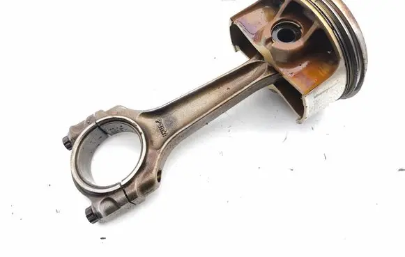 Maserati Quattroporte Piston with connecting rod 724212