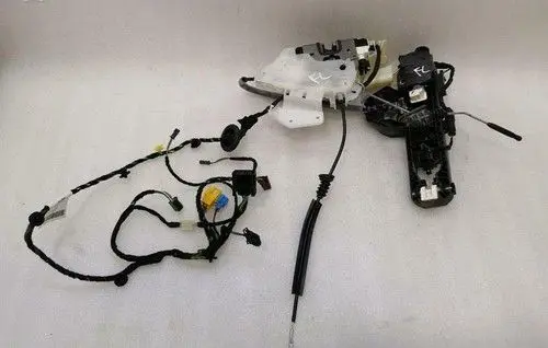 Mercedes-Benz C W204 Front door lock A2047202735