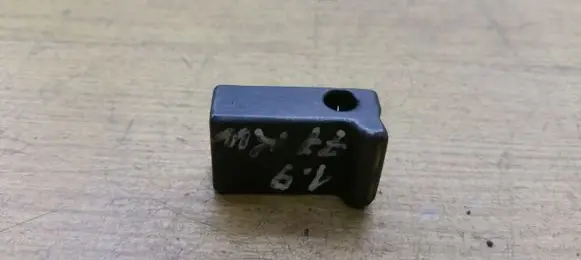 Volkswagen Touran I Fuel Injector clamp holder