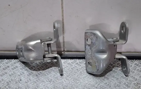 KIA Ceed Front door lower hinge 