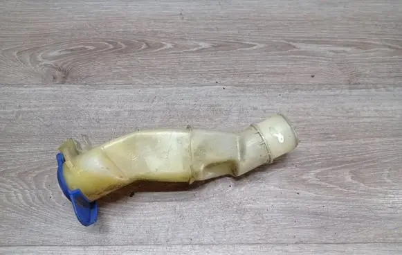 Volvo V70 Window washer liquid tank fill tube 9178568 8620951
