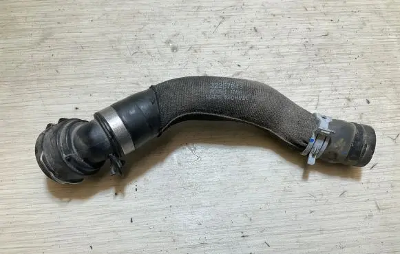 Volvo XC40 Engine coolant pipe/hose 32267843