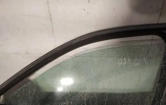 Audi A4 S4 B5 8D Front door window glass four-door as2