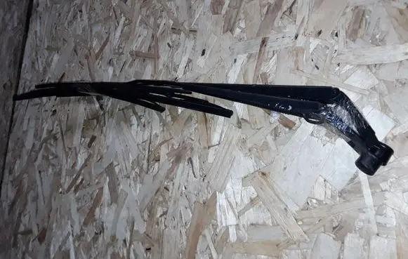 Toyota Avensis T250 Front wiper blade arm 