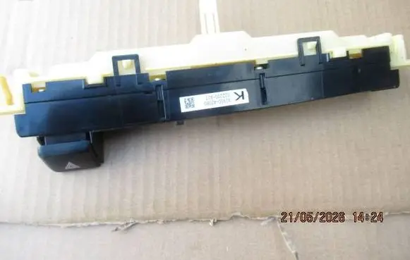 Toyota RAV 4 (XA30) Hazard light switch 8395042080 022200937 0222009310