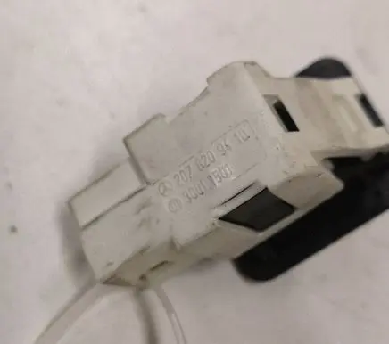 Mercedes-Benz E W211 Front door sensor coupe 2028209410 30011501