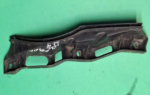 Volkswagen PASSAT B6 Front bumper mounting bracket 3c0807890