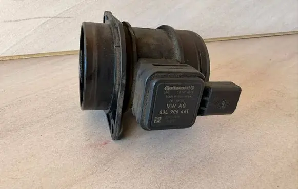 Volkswagen Jetta VI Mass air flow meter 03L906461