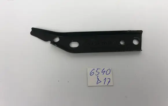 Mercedes-Benz C W204 Front bumper mounting bracket A2048810106
