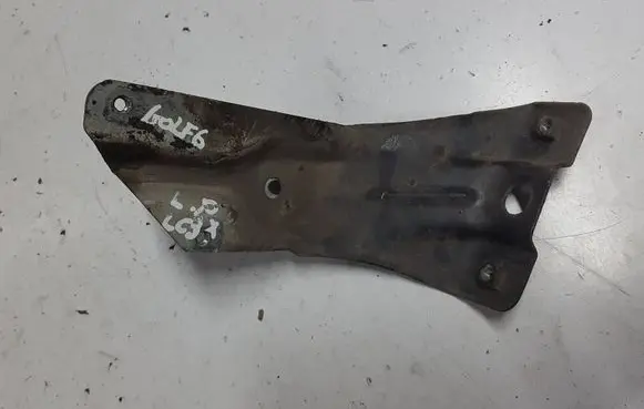 Volkswagen Golf VI Fender mounting bracket 