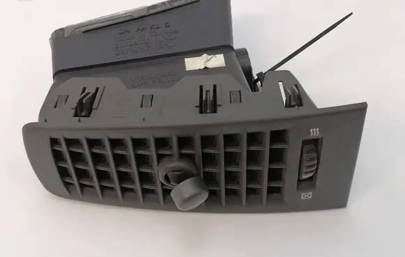 Cadillac CTS Dash center air vent grill 25704091 25716157