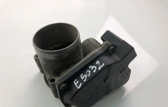 Volkswagen Golf VII Throttle valve 03C133062C