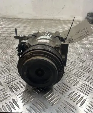 KIA Sorento Air conditioning (A/C) compressor (pump) 977013E350